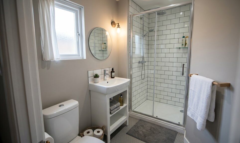 Bathroom Fixtures and Lighting That Make Small Routines Feel Better Every Day