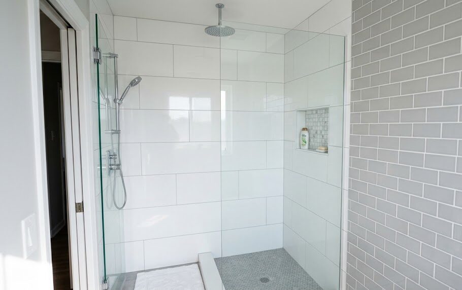 Tile Size for Shower Walls: What Looks Best and What’s Easiest to Maintain